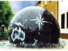 Вращающаяся сфера из натурального камня
